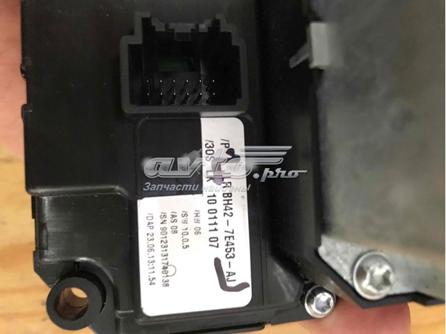 LR066221 Land Rover Щиток приладів додатковий