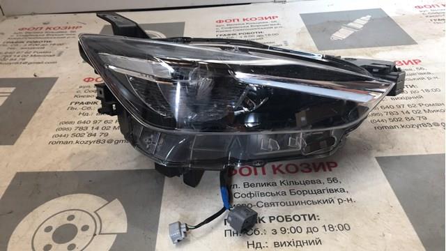 Фара права D10E51030 Mazda