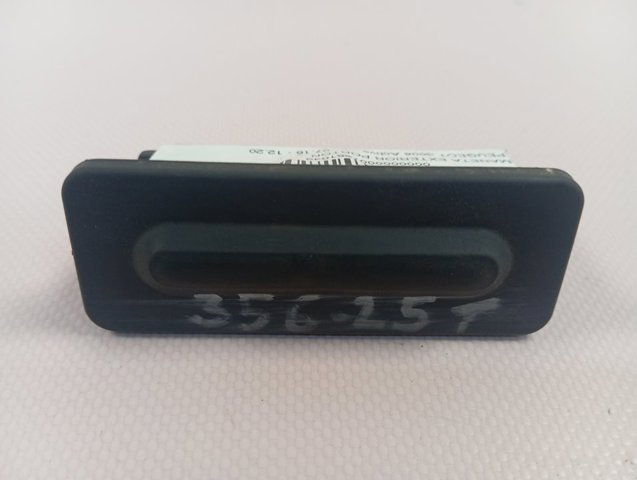 Кнопка приводу замка задньої 3/5 двері (ляди) 9827560380 Peugeot/Citroen