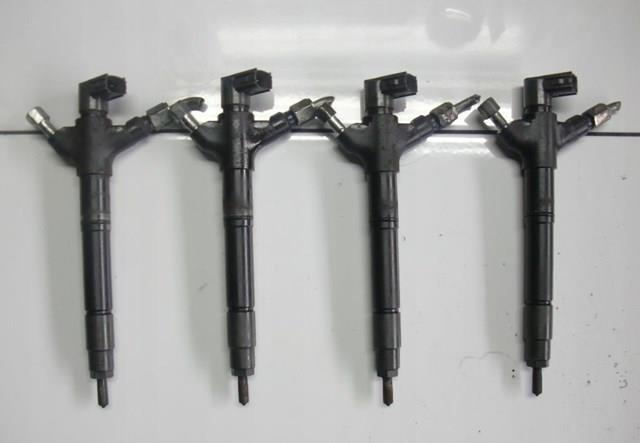 Паливні форсунки 236700R100 Denso