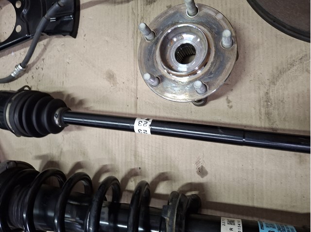 Піввісь права FD052550X Mazda