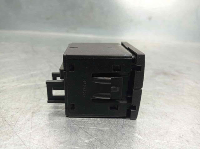 Кнопка включення аварійної сигналізації General Motors 93332970 ціна, від 11.31 USD