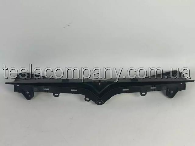 Кронштейн решітки радіатора Signeda PTS43002A