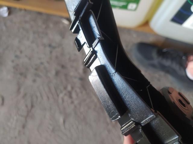 PDG43159AL Signeda Напрямна заднього бампера, ліва