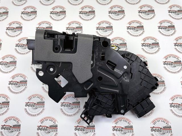 Замок задньої дверї, правої LR063628 Land Rover
