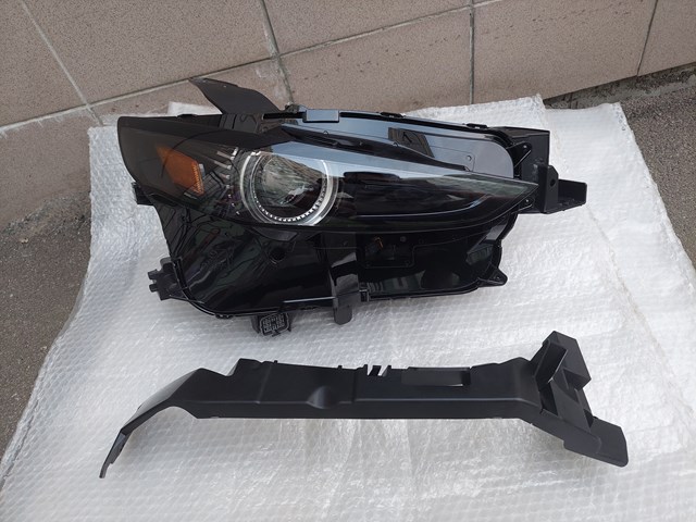 Основна фара - вставка Mazda DGJ151030B ціна, від 276.83 USD