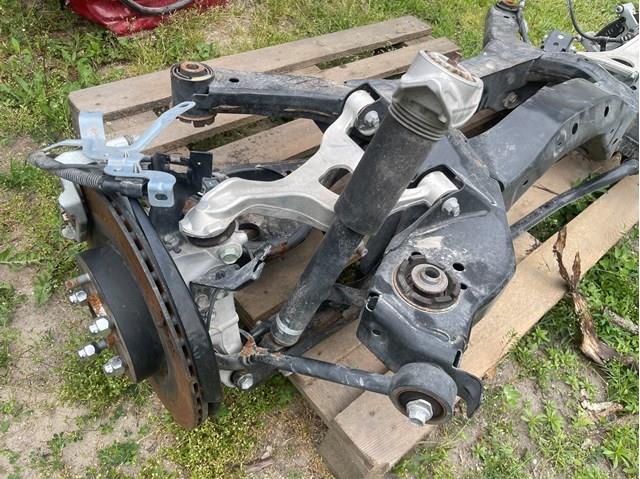 3770A107 Mitsubishi Цапфа поворотна ліва
