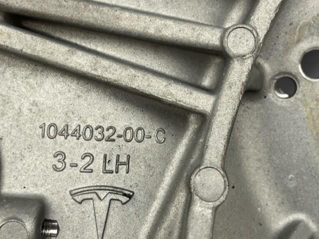 Купити 104403200C Tesla Стакан-амортизатора