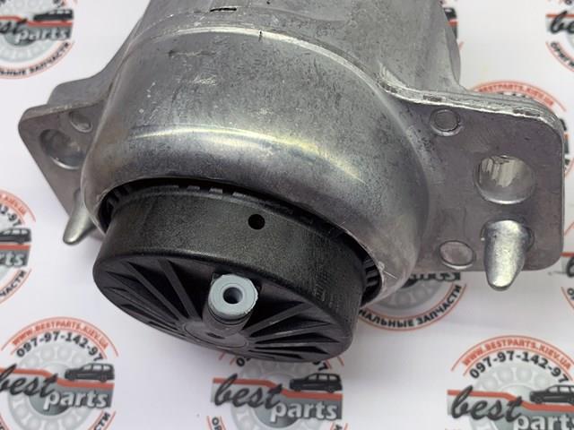 LR141381 Land Rover Права подушка мотора