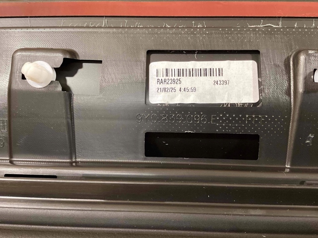 9Y0839096EYG2X Porsche 