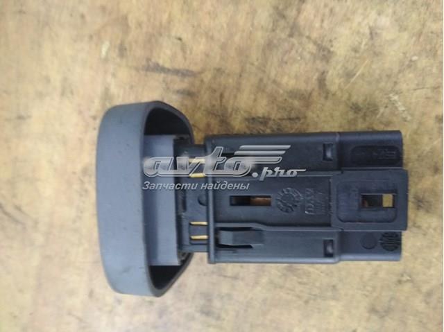 Купити 8200090307 Renault (RVI) Кнопка включення аварійного сигналу