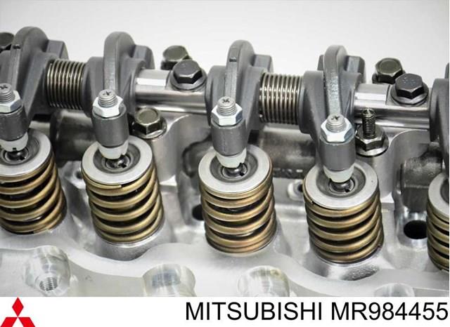 MD139564 Mitsubishi головка блока циліндрів (гбц)