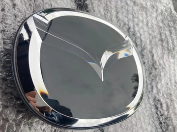 Емблема решітки радіатора KBB3507Z0B Mazda