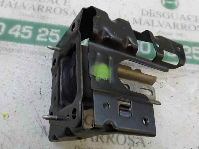Кронштейн подушки (опори) двигуна, лівої 9810216980 Peugeot/Citroen