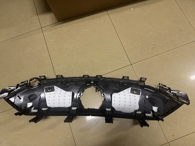 Купити A2978880600 Mercedes Кронштейн решітки радіатора
