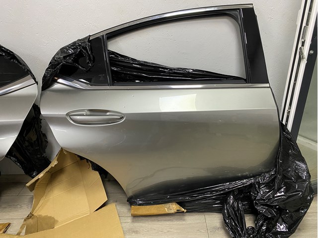 6700333310 Toyota Двері пасажирські задні праві