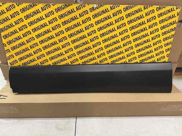 DGH951RB0 Mazda Молдинг передніх лівих дверей, нижній