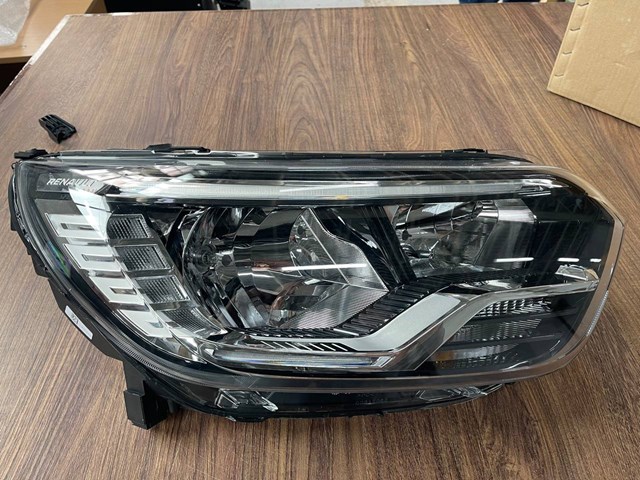 Фара права 260105660R Renault (RVI)