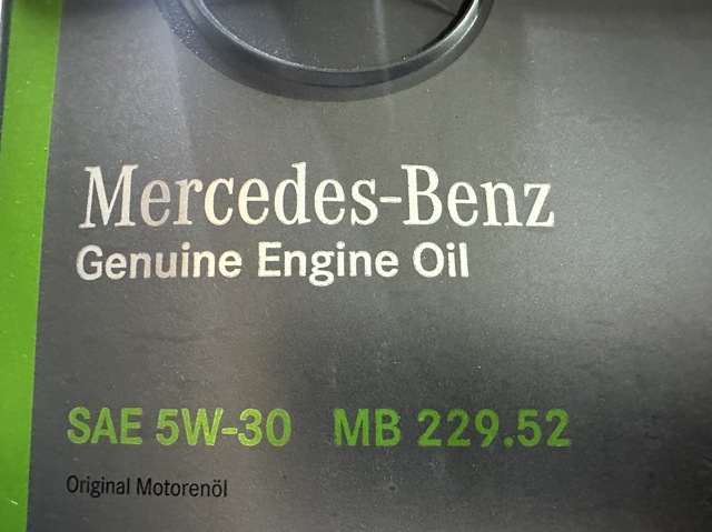 A000989950213 Mercedes Масло двигуна