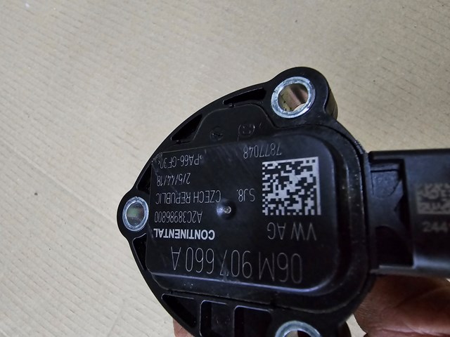 Датчик рівня масла двигуна VAG 06M907637A