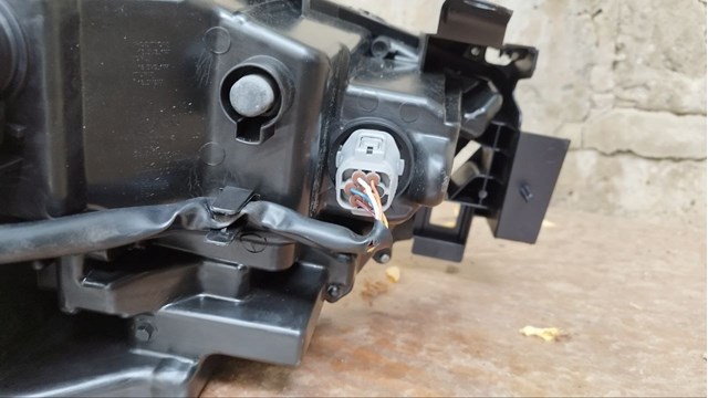 Фара дальнього світла в зборі Mazda KPF351040