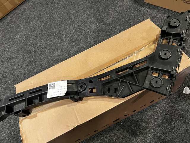 Направляюча заднього бампера, ліва VAG 12G807393