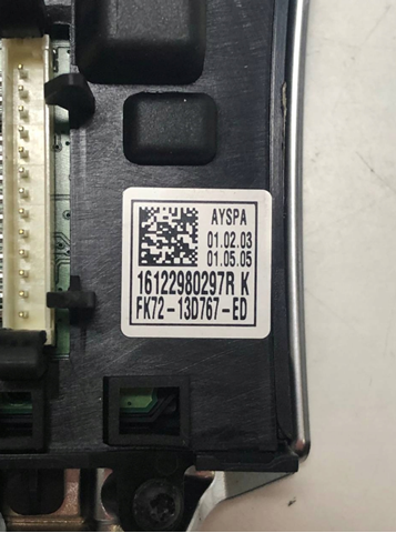 Блок кнопкових перемикачів кермового колеса Land Rover LR095538 ціна, від 28.25 USD