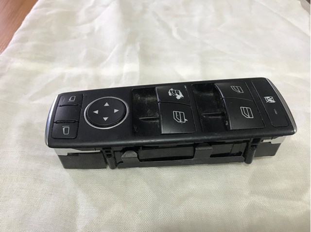  Mercedes A2129056000