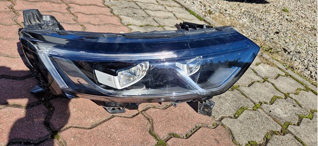Фара права 260108343R Renault (RVI)