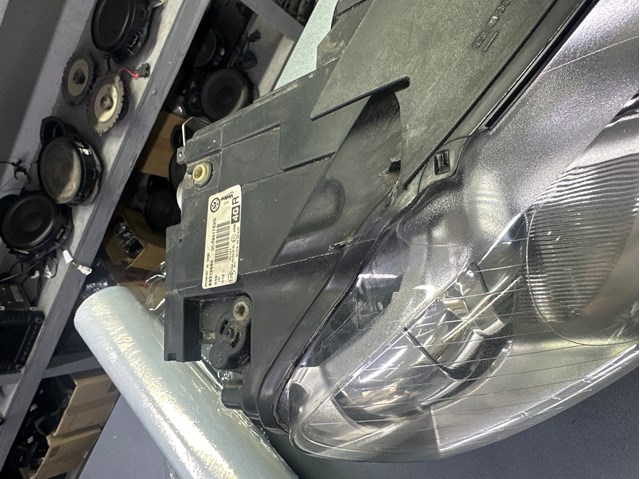 Фара правая VAG 3C0941752G ціна, від 179.93 USD