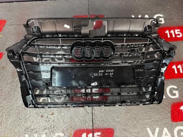 Решітка радіатора 8V3853651AC1RR VAG