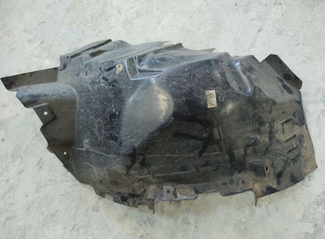 Підкрилок переднього крила, лівий передній LR127164 Land Rover