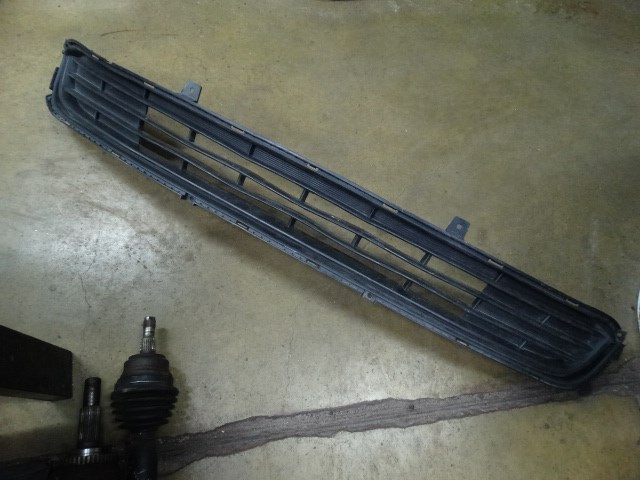 Решітка переднього бампера, центральна Hyundai/Kia 86560D4020