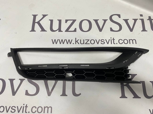 Решітка переднього бампера, права PVW99065CAR Signeda