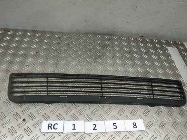 Решітка бампера нижня Chrysler 05178282AA