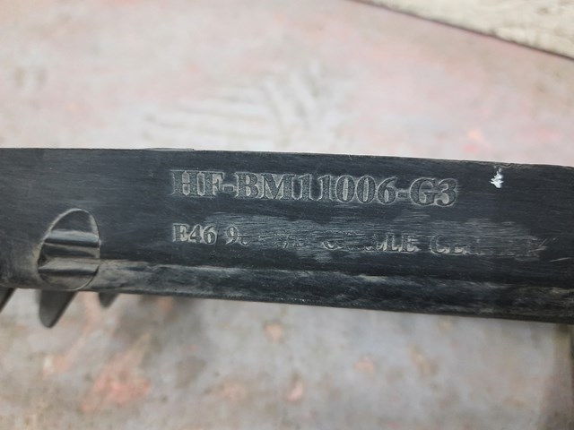 51118229794 BMW Решітка переднього бампера, центральна