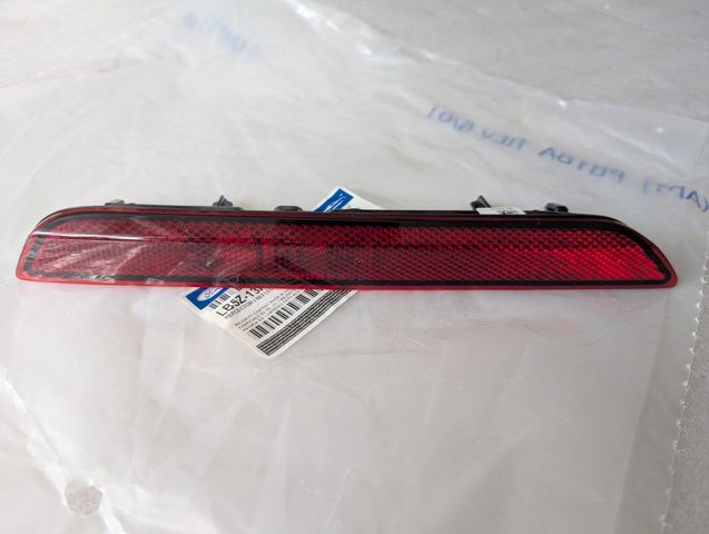 Лівий відбивач бампера Signeda ZFD1665L
