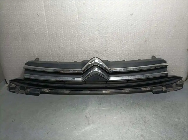 9816045580 Peugeot/Citroen Кронштейн решітки радіатора