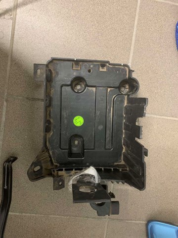 Кріплення / підставка акумулятора (АКБ) General Motors 42769718 ціна, від 12.67 USD