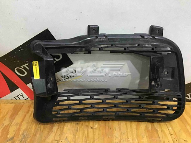 Заглушка під протитуманні фари, ліва AND 30807759 ціна, від 16.90 USD