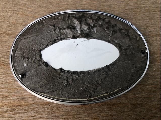  Емблема кришки багажника Toyota Yaris 