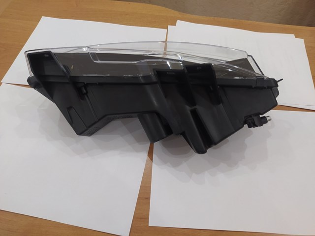 Туманка права Tesla 107739600D