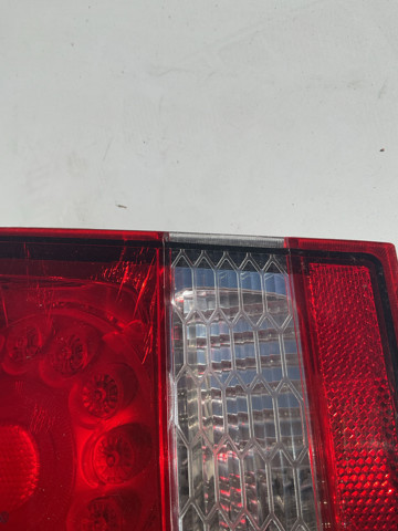 68078516AD Chrysler Ліхтар задній правий, внутрішній