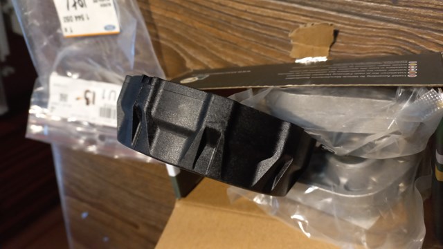 Купити 1544050 Ford Кришка корпусу паливного фільтра