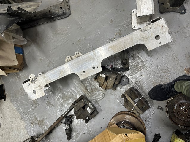 Підсилювач бампера переднього Peugeot/Citroen 9826115680