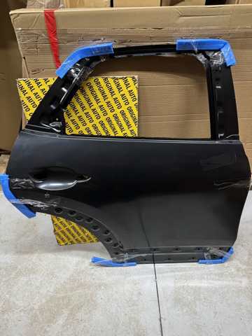 Двері задні, праві DFY07202XA Mazda