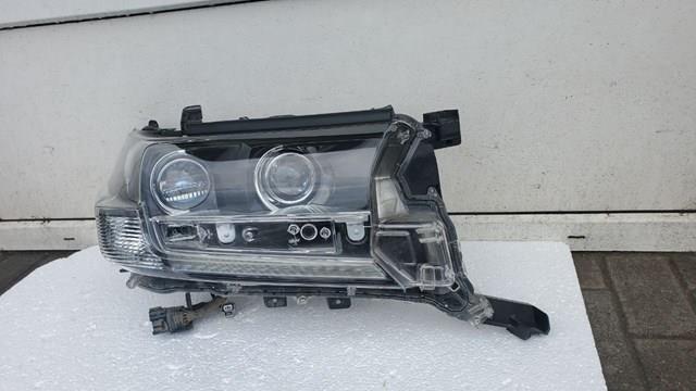 Купити 8110560P40 Toyota Права блок фара