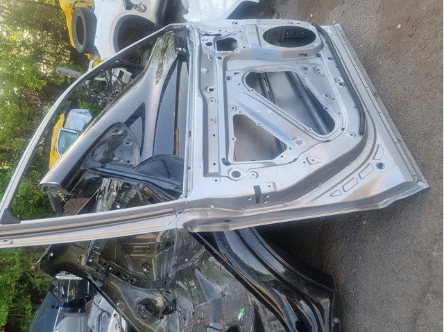 Водійські двері Subaru 60009SJ0519P