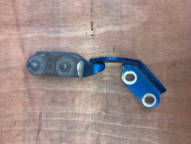 LJ6BS42900AB Ford Петля багажника