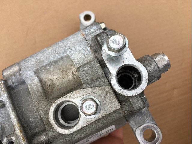Насос кондиціонера Subaru 73111FL10B